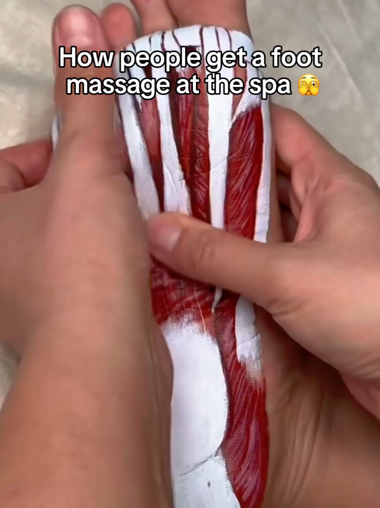 They helped more than I expected ✨️😮 #reflexology #footmassage #acupressurepoints #footrelief #footmassage #selfcareroutine #selfmassage #massageathome #massagesocks #holistichealing 