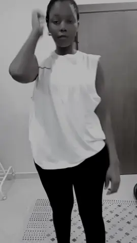 Kati munyiize olwa dance moves zange, nze siva city mwe mumannyi😀😀