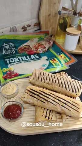 دونر الكباب التركي بخبز التورتيلا راح تستمتعو بأبن شاورمة لحم ننصحكم تجربوها بزاف بنينة ماعليكم غير تديرو للوصفة حفظ وإعجاب وتشاركوها مع أحبابكم :التوابل المستعملة فلف أسود فلفل أحمر حلو وحار تابل اللحم  #الشعب_الصيني_ماله_حل😂😂 #طبخ #kook #viral #tiktok @SARL Tortilicious 