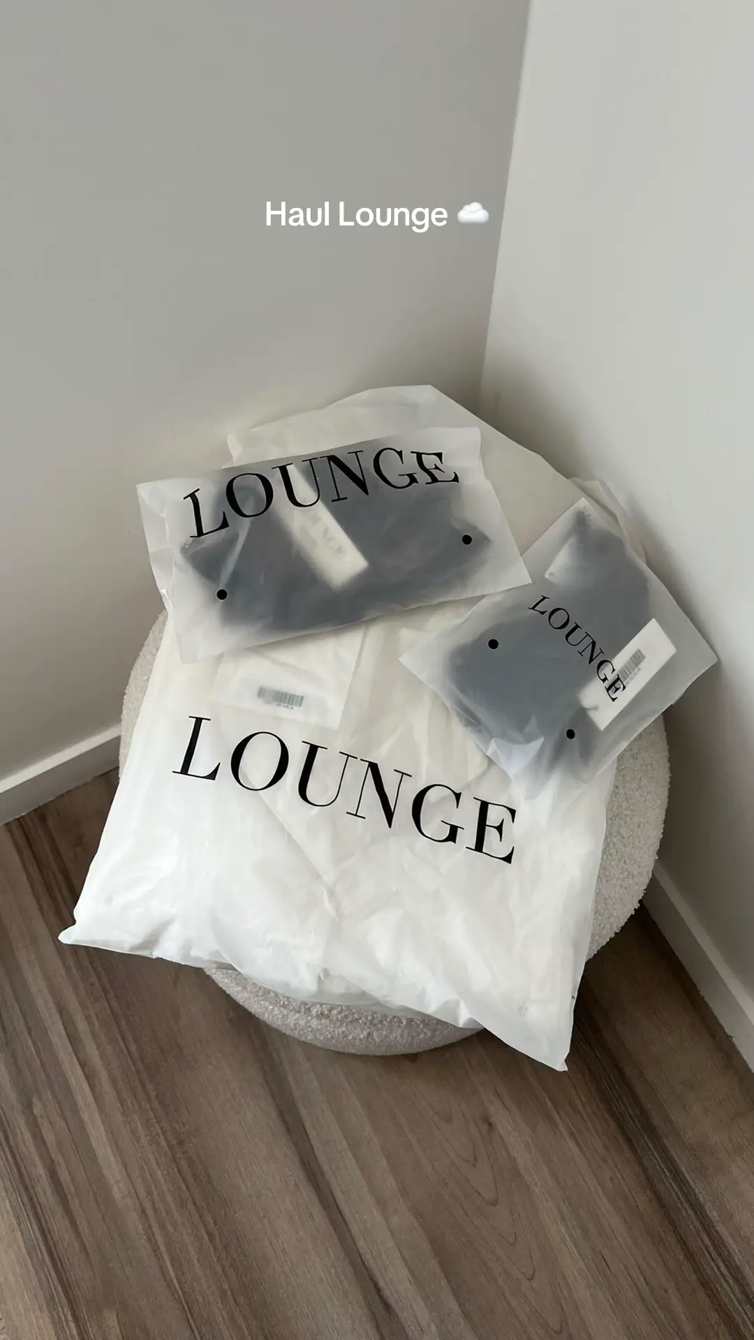 Jusqu’à 70% de réduction sur tout le site @Lounge 🤍 *produits offerts