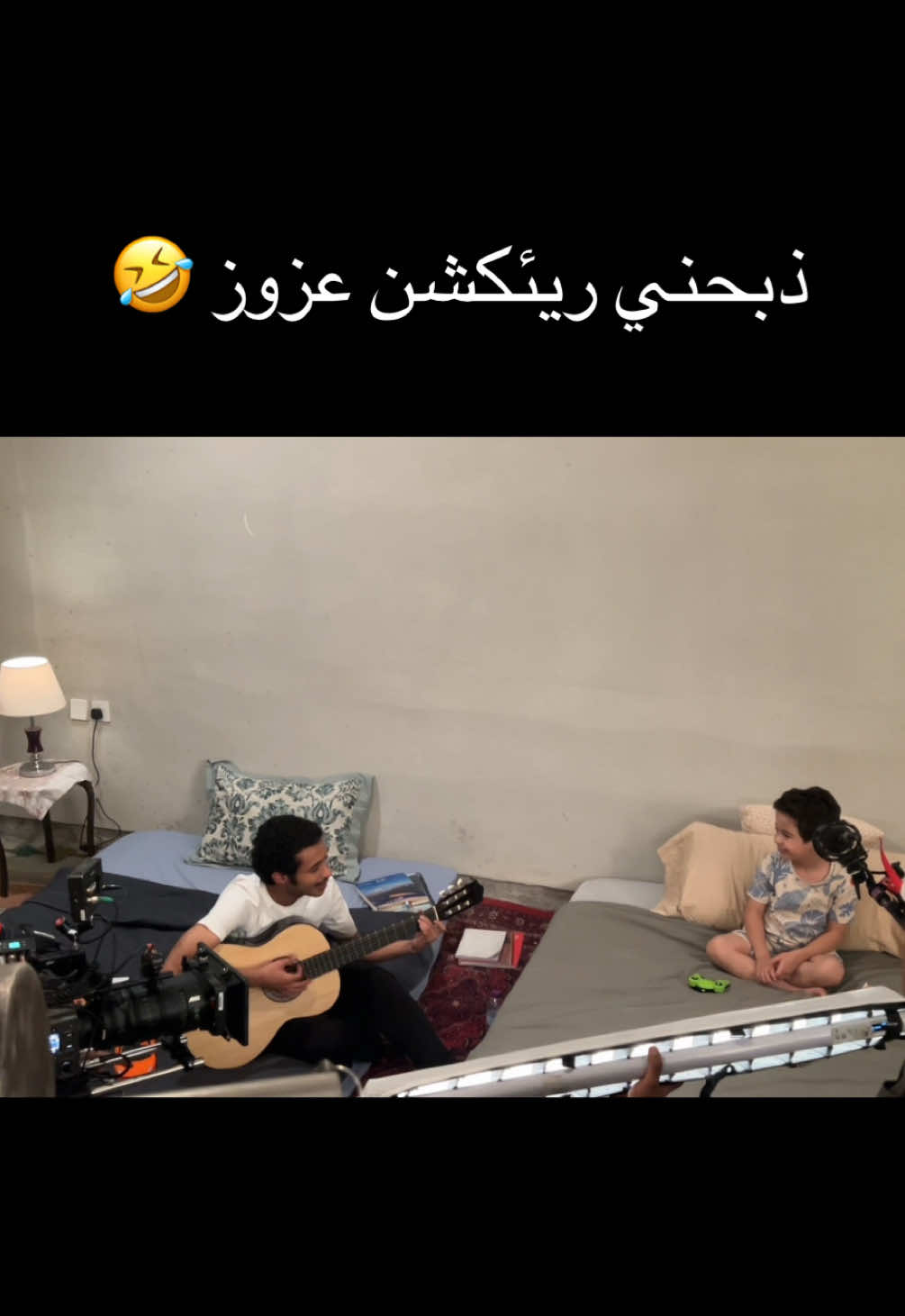 بالقوة صورت المشهد 🤣  @عبدالعزيز الشريف  #عزام_النمري #عبدالعزيز_الشريف #المرسى 