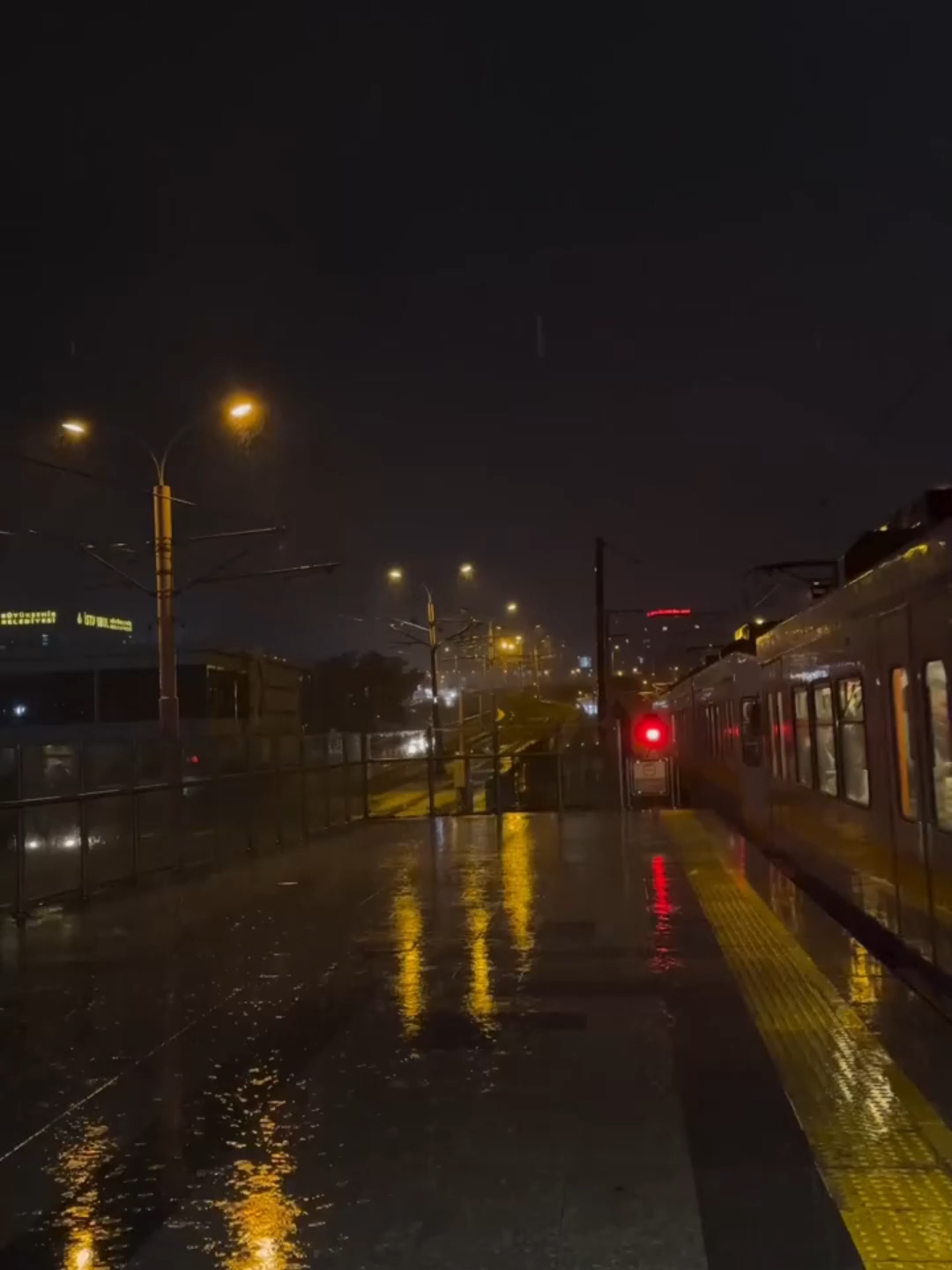 Yolumuz gerçekten İyi insanlarla karşılaşsın. #alıntısözler #duygusal #alıntı #hüzün #tiktok #2025 #keşfett #kesfet #tiktokvideo #tiktokviral #viral #keşfetteyizzz #kitap #kesvet #söz #doğrusöz #quotes #keşfet #anlamlı #anlamlısözler