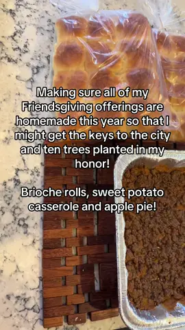 It’s Friendsgiving weekend! Hoping to earn those keys to the city and 10 trees planted in my honor! What are you bringing?? #friendsgiving #homemade #homemadefood #yummy #thanksgiving