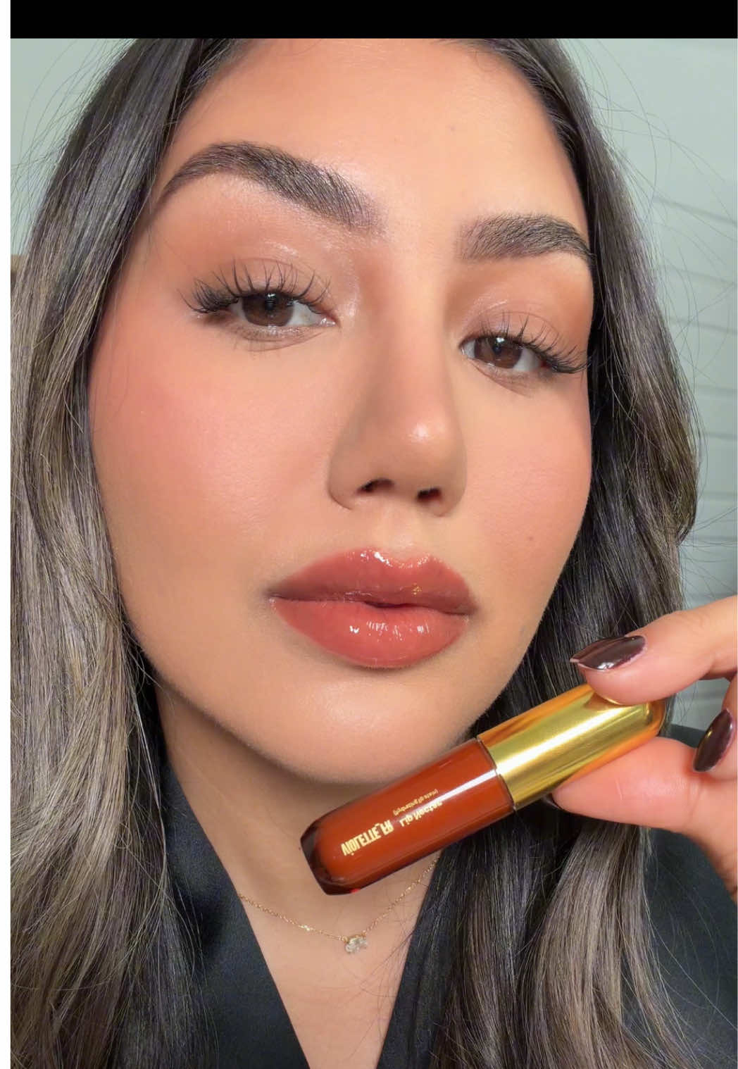 This is the best nude lip stain I have tried. If you struggle finding a lip stain that doesn’t turn red or hot pink on you try the @VIOLETTE FR Lip Nectar in shade Rose De Moab #lipstain #lipcombo #naturalmakeup #lipoil 