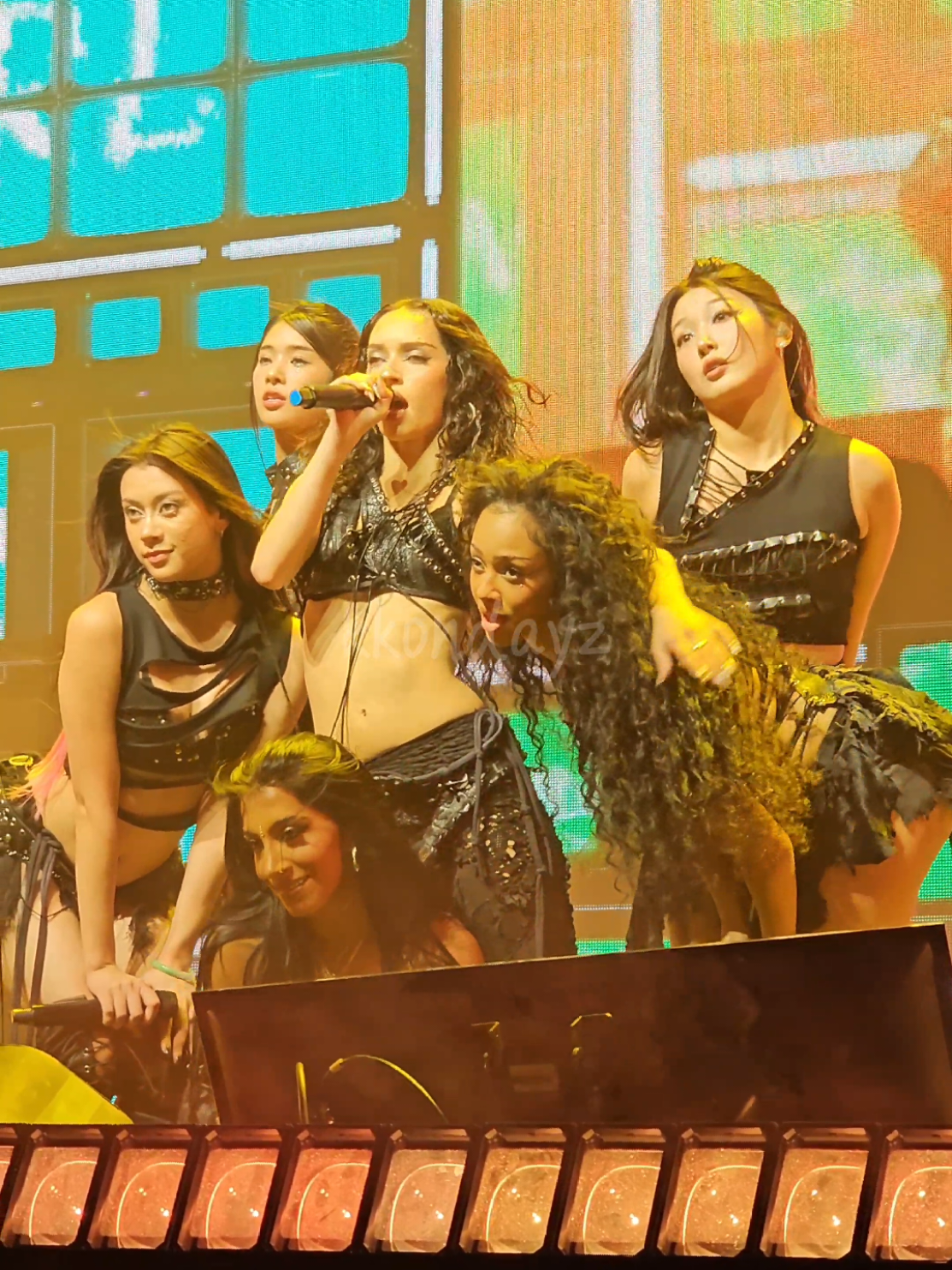 katseye's new song 'internet girl' in full!! 🤍🤍🤍 y'all this concert was EVERYTHING I've never been so gagged in my entire lifeeeee,, more fancams to come :) #katseye #beautifulchaos #beautifulchaostour #fyp