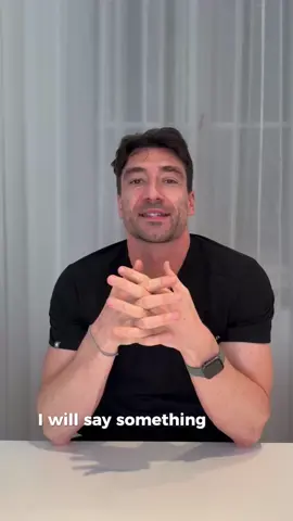 🙅🏻‍♂️ Tanned skin = damaged skin You think a tan looks healthy? It’s actually your skin defending itself from DNA damage. UV light hits your skin → DNA breaks → your body produces melanin to cover the damage. That “golden glow” is your skin saying: I’m hurt, give me protection. 🧬 Each sun exposure leaves dead cells behind — and that’s what makes skin age faster. Avoid UV index above 5 and sunscreen on, always. #skinlongevity #skinhealth #uvdamage #sunsafety #skincare   