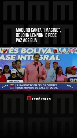 Diante da ofensiva dos #EstadosUnidos no Caribe, o presidente da Venezuela, #NicolásMaduro, recorreu à música “Imagine”, de John Lennon, para pedir paz ao país comandado por Donald Trump. Em evento realizado no sábado (15/11), o líder chavista cantou o refrão da canção que se tornou um hino mundial pacifista. O gesto de Maduro surge em meio à tensão que tomou conta do Caribe nos últimos meses, após o envio de força militar norte-americana para a área. Desde julho, Washington acusa o presidente venezuelano de liderar o cartel de Los Soles — grupo recentemente classificado como organização terrorista pela administração Trump. A medida abriu brechas para que o Pentágono realize operações militares em outros países, sob a justificativa de combater o que os EUA chama de “narcoterrorismo”. Até o momento, cerca de 20 bombardeios nas águas do Caribe e do Pacífico mataram ao menos 80 pessoas. Na quinta-feira (13/11), o secretário de Guerra dos EUA, Pete Hegseth, anunciou o lançamento de uma operação militar na América Latina, após ordens de Trump. #tiktoknotícias  🎥 Reprodução