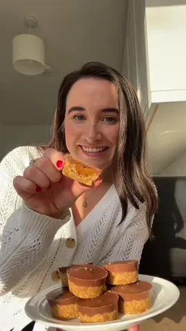 No Bake Millionaire’s Cups ✨ These are a total cheat’s version of the traditional millionaires shortbread or caramel squares. Just 5 ingredients & a few minutes of prep time, these couldn’t be easier to make and they taste amazing! The perfect simple treat to make over the Christmas period ❤️🎄  PS, is it too early for Christmas music over my recipe videos? 👀 Full recipe below, tag who would love these & don’t forget to save for later 📌 Follow me for lots of more easy & delicious recipes like this one @rachelhornibrook Makes 12  Mini muffin tray (either a silicone one or a metal tray lined with mini muffin cases)  150g digestive biscuits  80g butter, melted  1 tin cooked caramel (I use the @Carnation one but any premade caramel will do)  120g milk chocolate  Pinch of salt  Crush the digestive biscuits until they are fine. I usually use a sandwich bag & the back of a ladel to do this but you can also use a food processor. Add to a large mixing bowl along with the melted butter and combine until it is well mixed. Add approx. 1 tbsp to each of the muffin holes (I use a mini ice cream scoop for this). Press them down first with a teaspoon and then using the back of the mini scoop or spoon, make an indent to fill with caramel. I like to add a large pinch of salt to the caramel & give it a good stir. Fill each with 1 tsp of Caramel and top with chocolate, making sure the caramel is completely covered. Chill in the fridge for 2 hours + and enjoy!  #millionairesshortbread #EasyRecipe #bakinghack #delicious #5ingredients