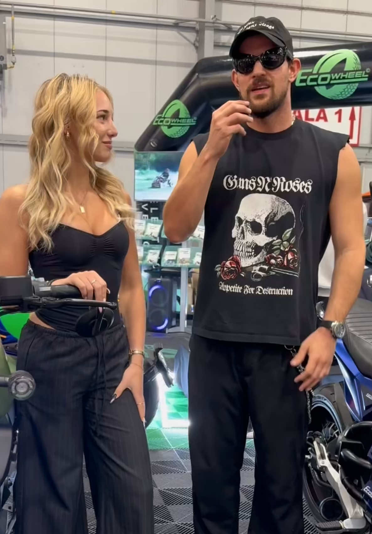 CO MÁ ADAM KAJUMI, FILIP PODMOL A SOFMXQ SPOLEČNÝHO? 👀  NADŠENÍ PRO ELEKTROMOTORKY A ELEKTROKOLOBĚŽKY OD @EcoWheel_CZ 🫢 . . . . #czsk #explore #praha #ecowheel #ebike  @sofmxq @Adam Kajumi 💰 @Filip Podmol 