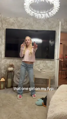 juliaaas dance !! i think i did it wrong but oh well 🤣 #foryoi #foryou #blowupmyphone #blowup #danxe 