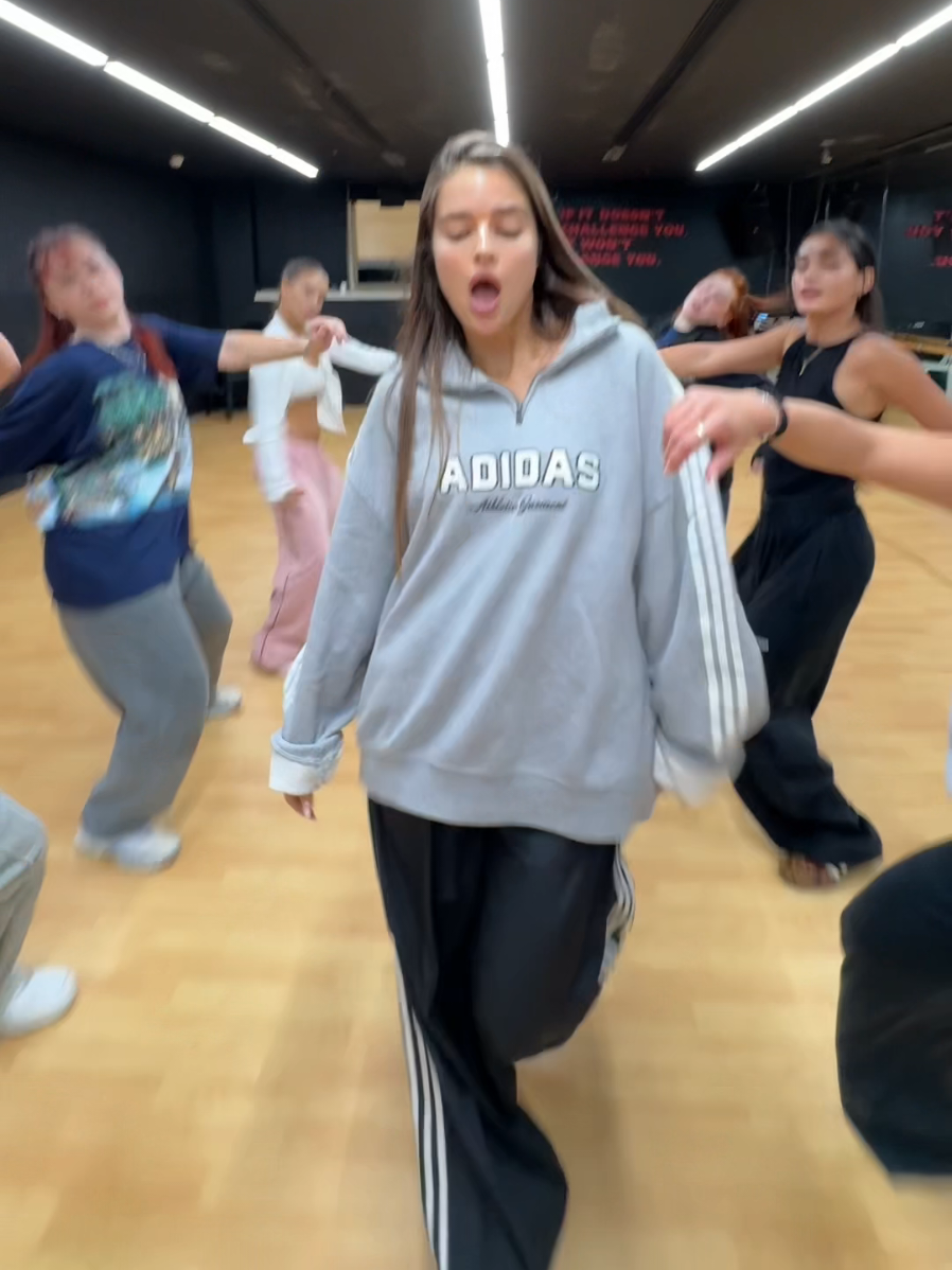 רק אני משתמשת בשלט מזגן כמיקרופון?