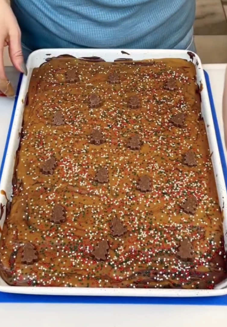 So Stinkin' Cute I make a tasty treat with Reese's mini trees perfect for a cookie tray. #cookies #tastytreat #yummy #tasty #delicious 