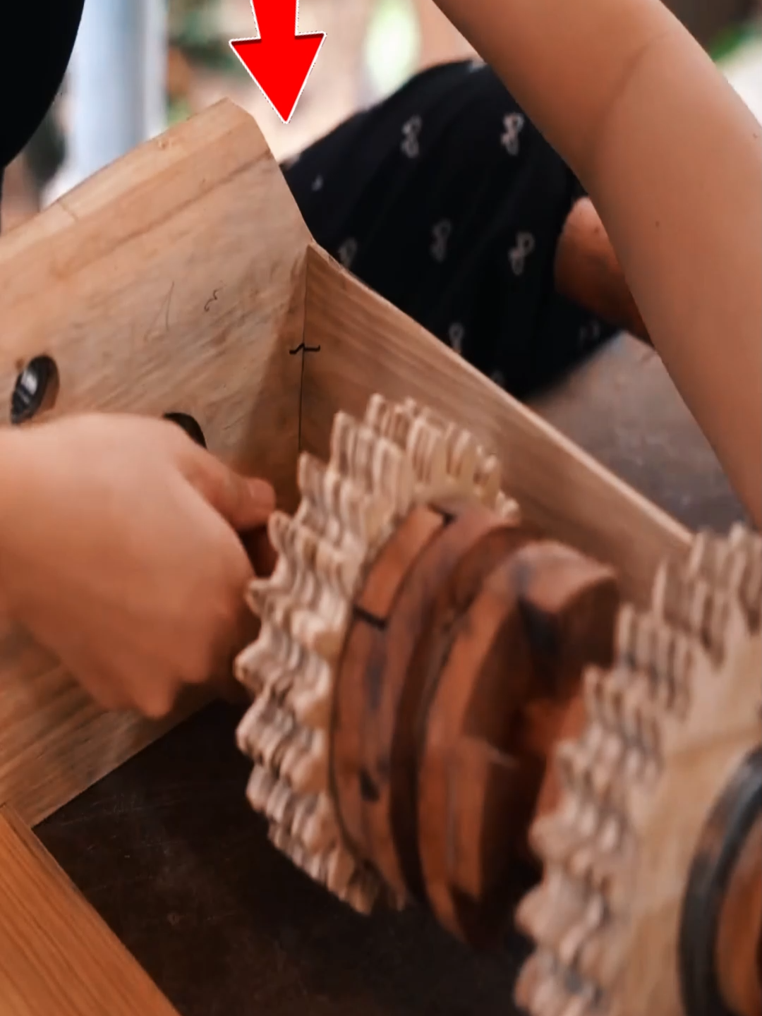 Esta mujer dedicó 150 días a crear una réplica de madera de un Mercedes-Benz de 1929.#fabricación #mercedesbenz#creatividad #bricolaje #auto
