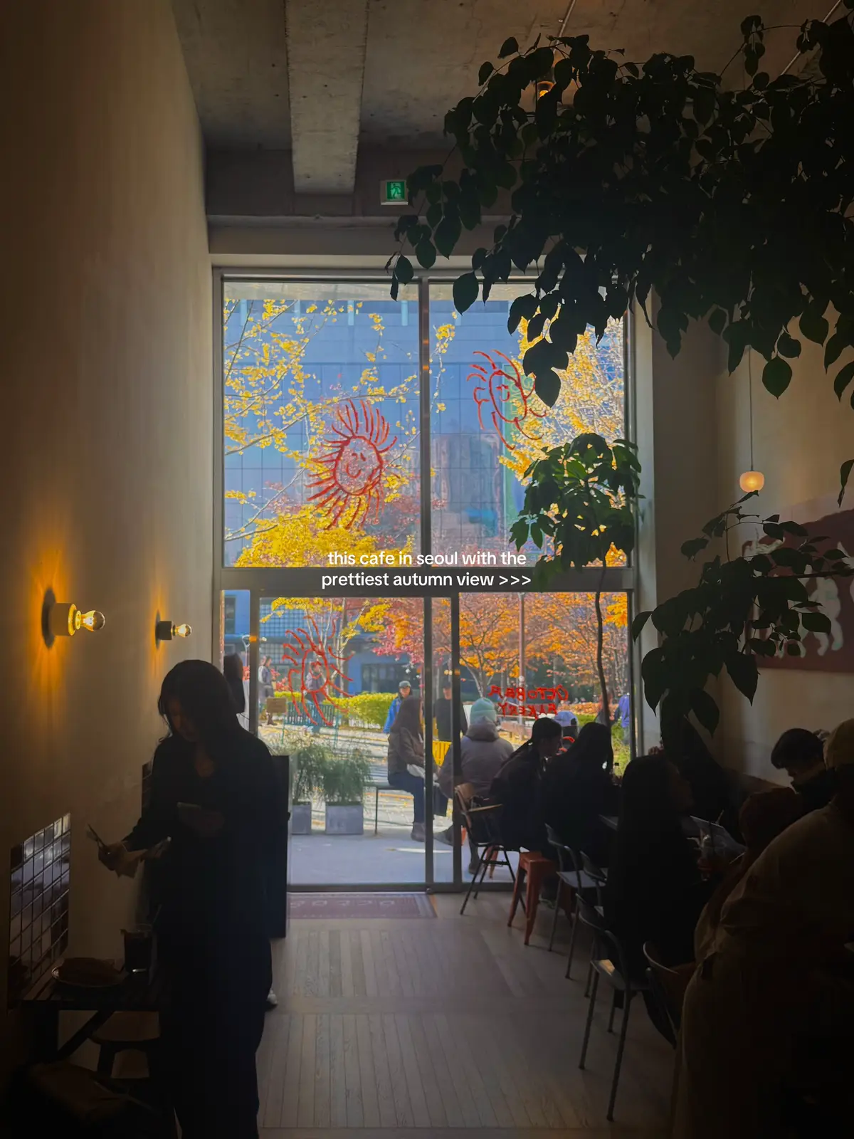 underrated cafe alert in seoul! perfect for autumn vibes and good food 🤎 if you're in the city for autumn, it's definitely a must-visit 🥹 📍 October Bakery 54-13 Daehyeon-dong Seodaemun-gu Seoul Open everyday 10:00 - 20:00 #서울 #seoul #seoulcafe #autumn #traveltiktok 