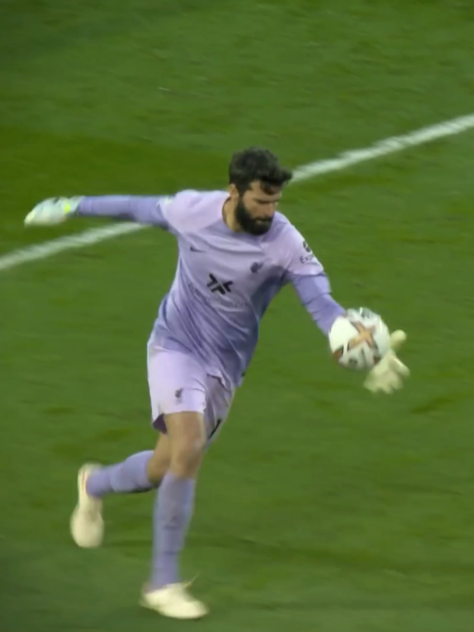 The Art of Goalkeeper assist 🧤⚽ #goalkeeper #assist #ederson #football #fyp 