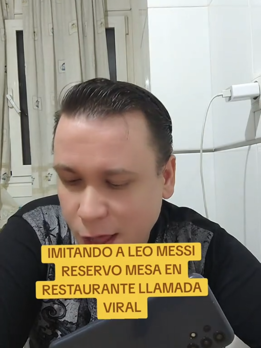reservo mesa en restaurante imitando a leo Messi llamada viral. #reydelhumor #risa #comedia #humor 