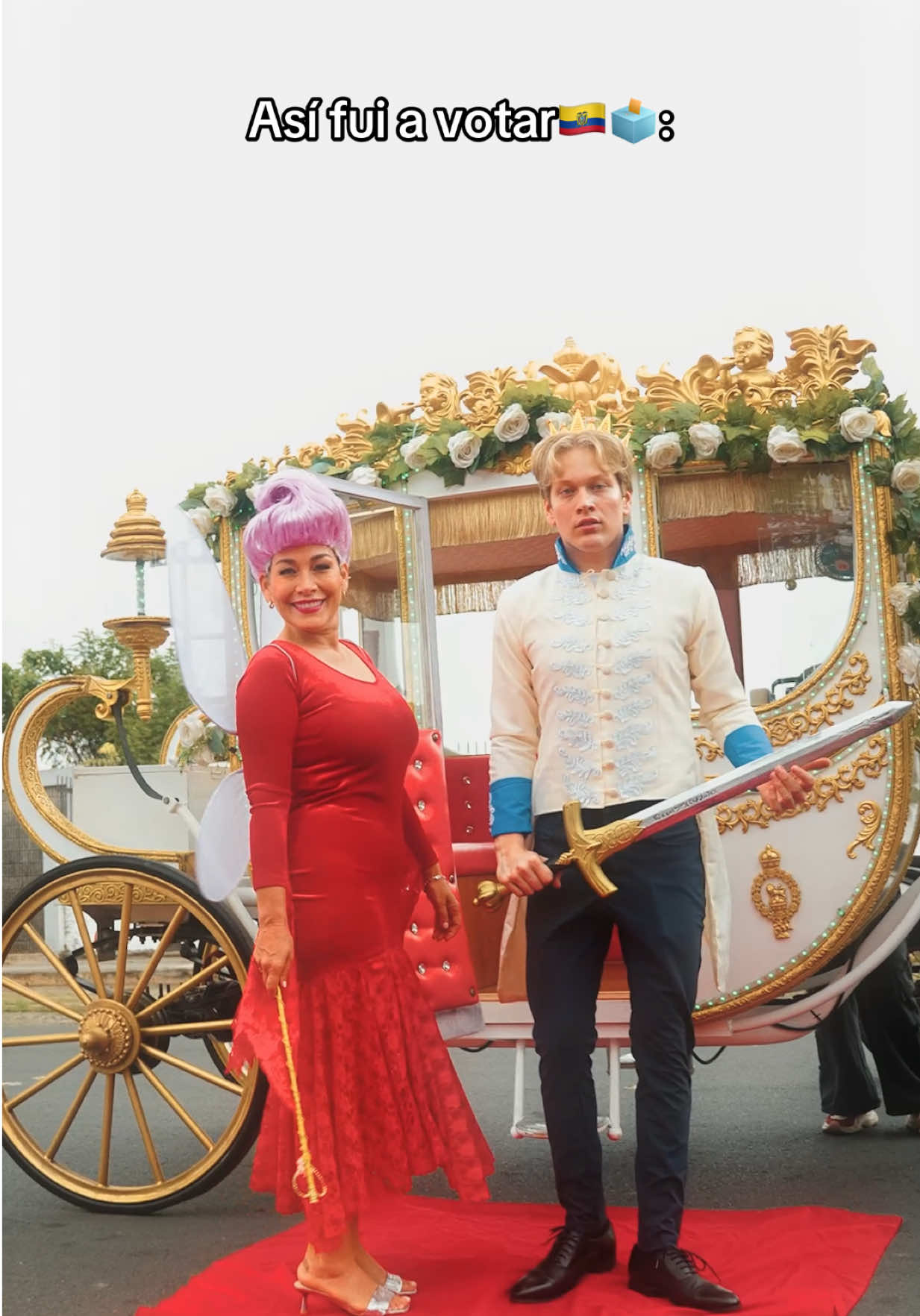 Entrada iconica a votar de Iván Farah🗳️🇪🇨 Está vez fuimos del Príncipe Encantador y el Hada madrina de Shrek❤️ Espero les guste mucho, no saben todo el amor que le puse a este video para darles un contenido de calidad!! Los quiere su rubio fav👱🏻❤️ #ivanfarah #ecuador #votaciones #consultapopular2025 #principeencantador 