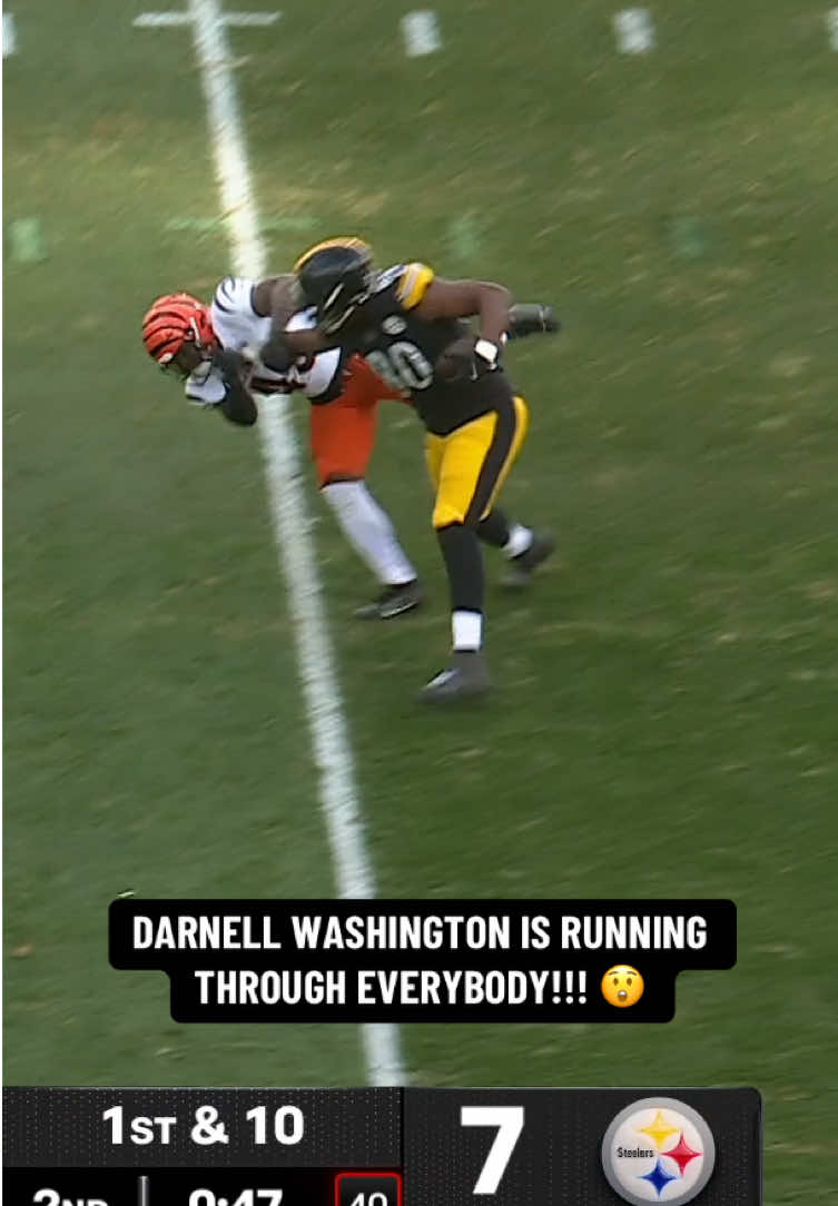 get out of his way 😳 #darnellwashington #pittsburghssteelers #nfl @Pittsburgh Steelers 
