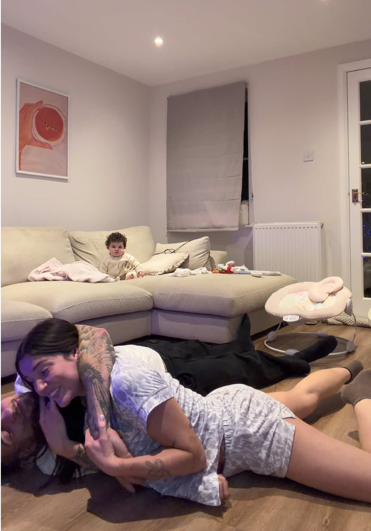 How are you guys doing this 🤣 #couplehumour #funnyvideos #babyvideos #funnybabyvideos #babies 