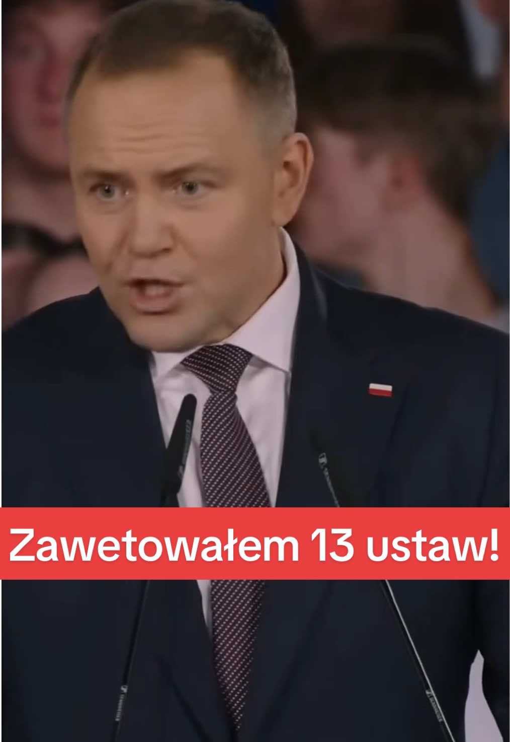 Niektórzy próbują nazywać Prezydenta „wetomatem”, ale liczby mówią same za siebie: 70 ustaw podpisanych, 13 zawetowanych. Jeśli prawo służy Polakom – Prezydent je wspiera. Jeśli ktoś próbuje łączyć ochronę cen energii z wiatrakami pod domami ludzi – Prezydent mówi jasno: NIE.