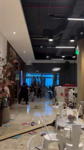 Imágenes del temporal en el Shopping costanera