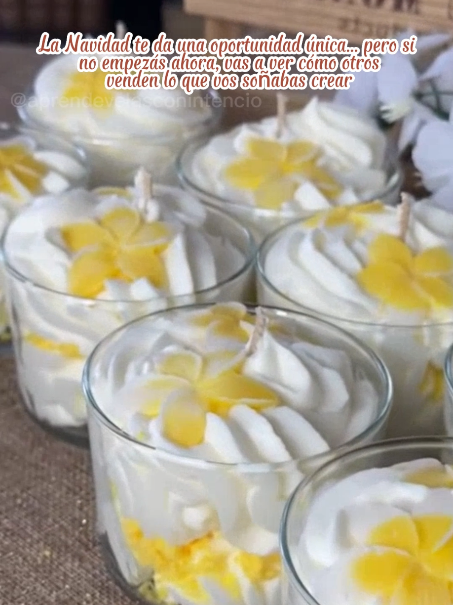 ¡Se venden antes de terminar! 🤩 Aprovecha la demanda alta de Navidad haciendo CUPCAKEs irresistibles 💡, comenta CUPCAKE 👇 para aprender a producir por lotes 👩‍💻, y para la capacitación envíanos un mensaje privado ya mismo ✉️.  #velasartesanales  #velasaromaticas  #hechoconamor #velasdecorativas  #velas 