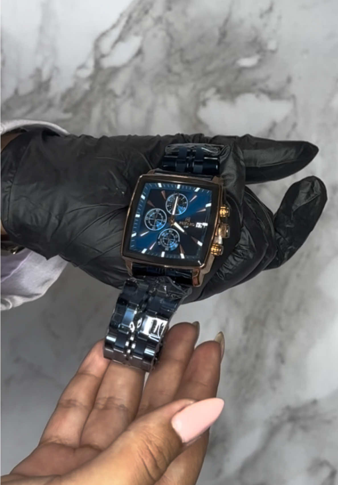 Los reloj de REWARD se caracterizan por su elegancia y beneficios de tener uno en tus manos que te permite usarlo sin preocuparte por: 💧La humedad (resistente al agua) ☄️Golpes o caídas (vidrio y material resistente) Pide el tuyo para Navidad AHORA 🛵Delivery a toda Caracas  🚚Envíos a nivel nacional 