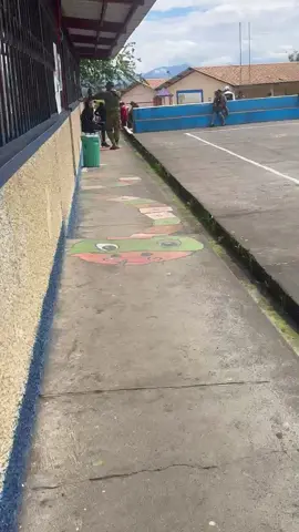 #votaciones2025 #humor #findesemana  No pierde el tiempo soldado 😾