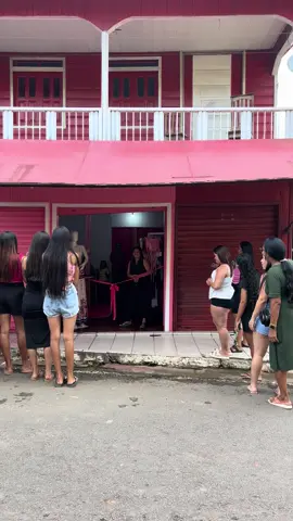 Hoje foi a realização de um sonho🥹 Deus usou umas irmãs para orar na loja e sobre a minha vida, Deus usou uma irmã pra me entregar algo e não aguentei quando vi minhas clientes Deus é tão maravilhoso que ele entrega em dobro, obrigada a todas as pessoas que foram e a todas que me mandaram mensagem, eu amo cada uma de vocês🥹🩷