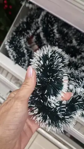 Dê uma olhada em Kit 12 metros  Festão Pluma Verde Nevado Natal - Festões Grossos de 2m Cada