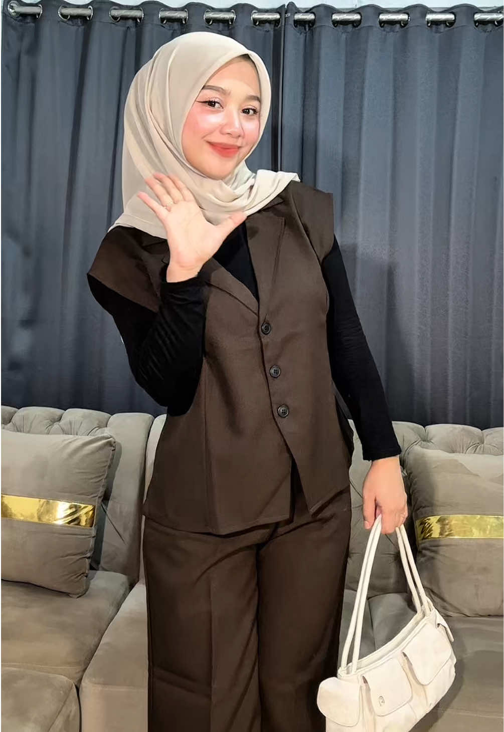 @FRATA.Label #fratalabel #vest #auroravest #atasanwanita #bajuwanita 