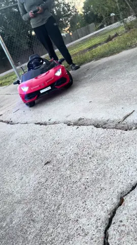 Coche eléctrico de juguete para niños #car #electricride #electric #toys #tiktokshopblackfriday 