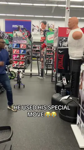 The flying knee is crazy work 💀💀 (@Roland Claytor750) #boxing #knee #funny #store 