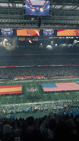 Para tamu di NFL Bernabeu 🤩🤍 #NFL #washingtoncommanders #miamidolphins #bernabeu 