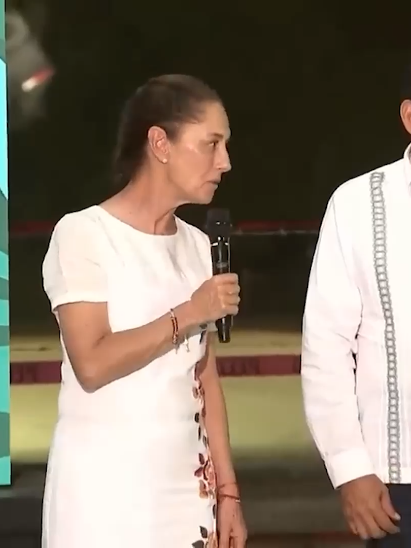 #ULTIMAHORA #México 🇲🇽 | Luego de reprimir a los manifestantes que exigen su renuncia, la narcopresidente comunista @Claudiashein habló por primera vez sobre la manifestación en el Centro Histórico que se atribuyó a la llamada Generación Z, tratando de minimizar las masivas protestas que se siguen registrando en el territorio mexicano. Contrario a lo difundido en redes, “había muy pocos jóvenes” aseguró la presidente mexicana, camarada y aliada de @BArevalodeLeon, #ClaudiaSheinbaum. Enfatizó además que el grupo que tiró vallas y rompió vidrios en el Sócalo de la Ciudad, 