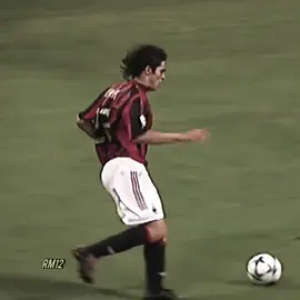 Ricardo Kaká Skills.                                                        Ib:@AC Milan #football #skills #fy #fyp #viral 