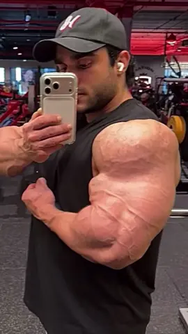 Did you see my biceps ? #fyp #biceps #bodybuilding #Fitness #trending 