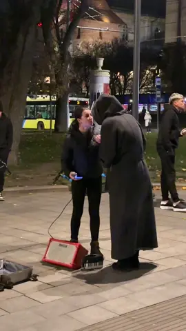 Хто правий ???  На мою думку Дівчана яка співає молодець … #gaskon_official7 