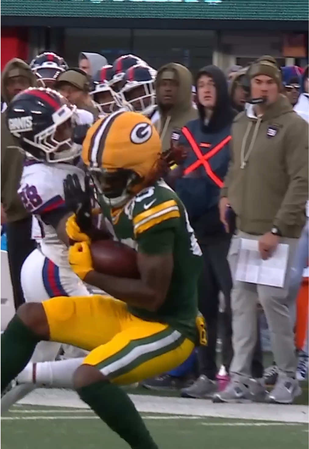 crazy throw, crazy catch 🧀 #nfl #greenbaypackers #jordanlove #savionwilliams @Green Bay Packers 