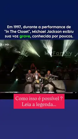 Resumindo: Através da técnica da voz mista. Michael era um Vocal Geek e estudava canto compulsivamente. Inclusive você pode encontrar no YouTube ele estudando canto pelo telefone com seu professor Seth Riggs. E Michael quando ficou mais velho, diferente do que muitos pensam, não tinha uma voz “‘naturalmente aguda” enquanto falava. Ele na verdade buscava esse encaixe de maior leveza, nasalidade e pouca massa DE PROPÓSITO. Por isso se você tem uma voz naturalmente grave, com ajustes técnicos também pode cantar agudo! No canto popular temos muitos casos de cantores e cantoras que cantam agudissimo, mas tem vozes faladas graves… Você não tem noção do quanto a técnica vocal pode te ajudar, até que realmente você estude… Aliás, se quiser estudar comigo, corre pro link da bio e preencha o formulário de aplicação. Dura 2 minutos e pode mudar sua voz pra sempre. #cantor #auladecanto