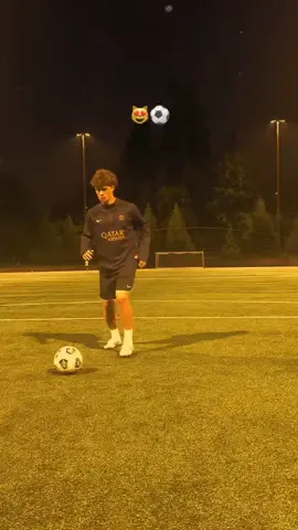 متعة كرة القدم🤩💆🏻‍♂️⚽#كرة_القدم  #como #football #trending #foryou #viral #تصميم_فيديوهات🎶🎤🎬 #اجواء_خيالية #اسبانيا🇪🇸_ايطاليا🇮🇹_البرتغال🇵🇹