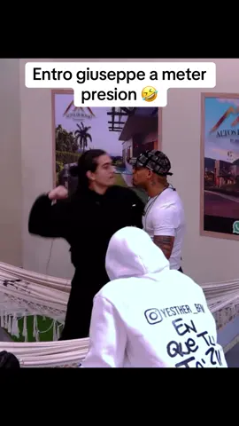 Giuseppe le mete presion a michael 🤣 #giuseppe #michaelflores #casadealofoke #viral #alofokeradioshow 