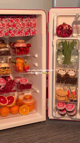 é elaaaaa!!! 😱❤️ confessa, você também queria uma dessa em casa, né? 🫢 comenta aqui quais outros queridinhos vocês querem ver no detalhe que eu vou gravar 🫵 #fyp #geladeira #loccitaneaubresil #caju #brigadeiro  