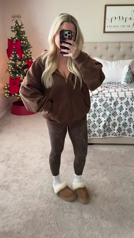 Cozy oversized hoodie! #hoodie #oversizedhoodie #fyp #outfitsinspo #tiktokshopcreatorpicks 