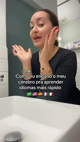 Como eu engano o meu cérebro pra aprender idiomas mais rápido  🧠⚡️👀 #aprenderidiomasonline #aprenderidiomas #poliglotacheck #poliglota #aprenderinglesonline 