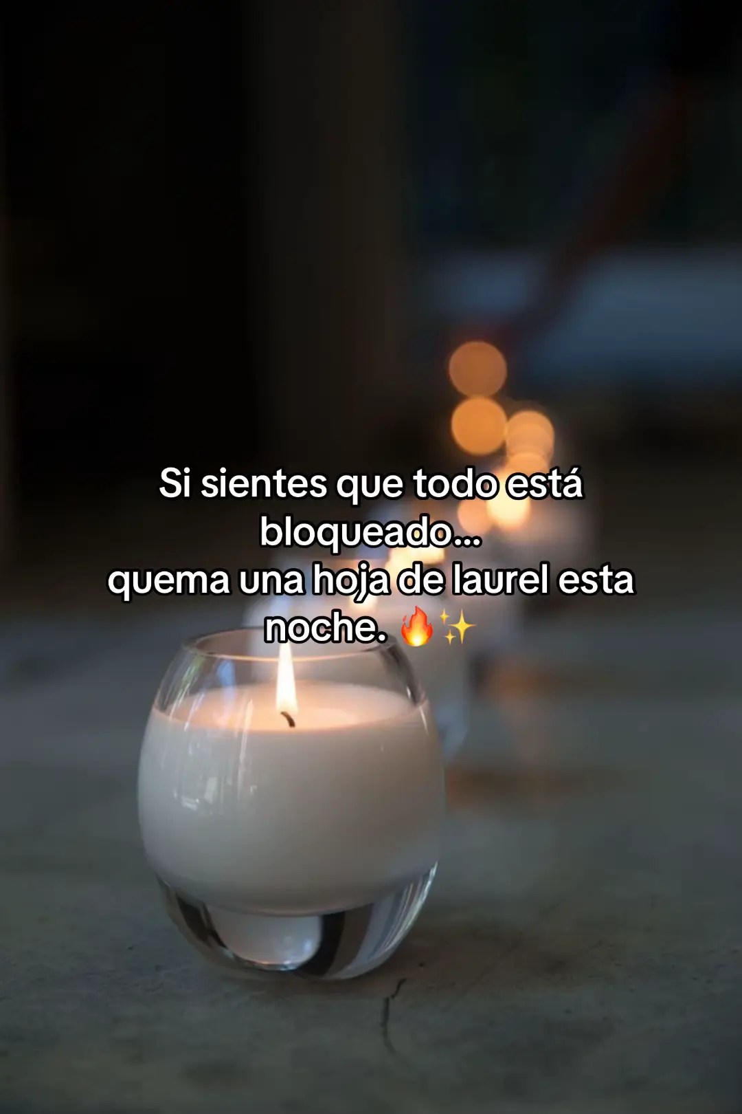 El laurel es una de las plantas más usadas en la magia antigua. Limpia, protege y atrae oportunidades. Cuando lo quemas con intención, su humo abre caminos, rompe bloqueos y mueve la energía estancada. Si has sentido mala racha, cansancio, obstáculos o estancamiento, este ritual te ayudará a reactivar tu suerte y tu vibración. 🌿🔥✨ #ritual #laurel #buenasuerte #fyp #energia 