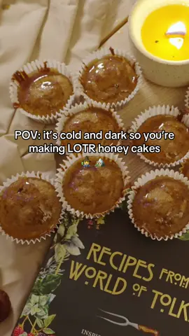 Honey cakes always keep those November gales at bay 🍂 🍯 #webergrills #bbqbaking #sweet #lotr #fantasy 