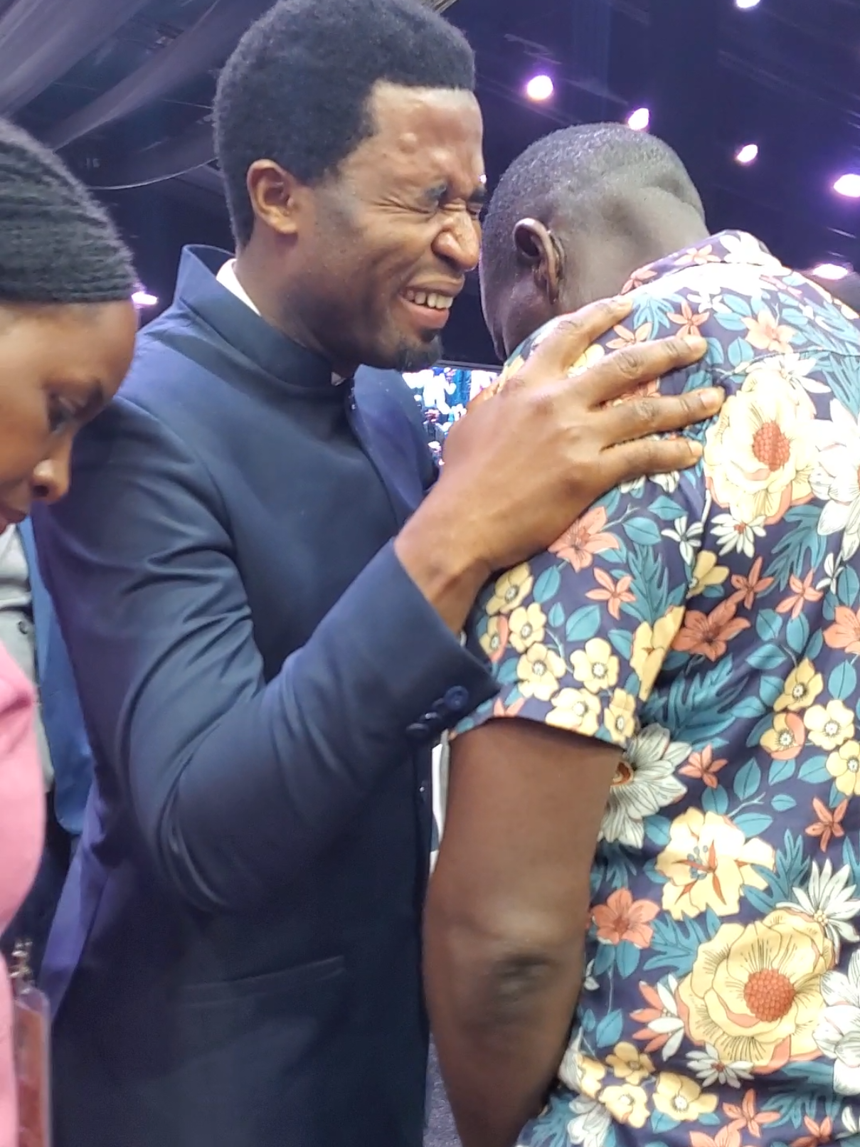 apostle Micheal orokpo laying hands on people#apostlemichealorokpo #fyp #holyspirit #robertkayanjaministries #robertkayanjaministrieslive 