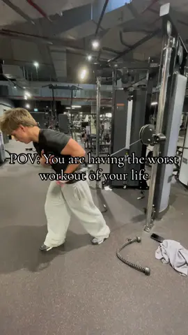 They are having to much fun #GymTok #gymhumor #relateable #fitnessroom 