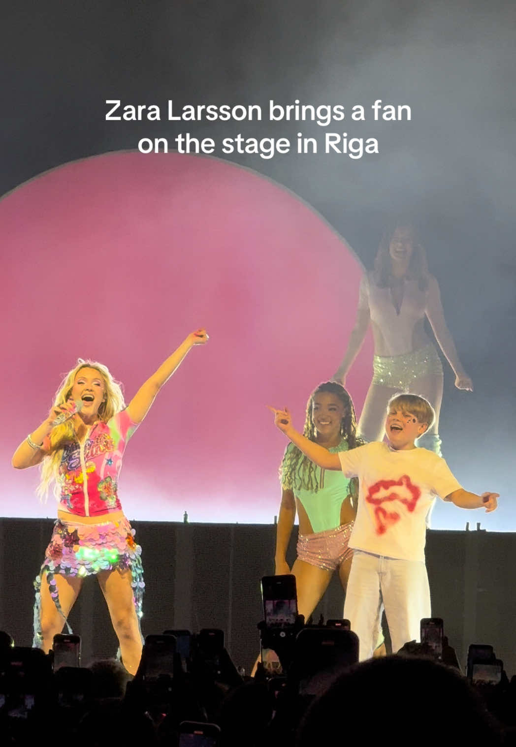 what a queeeeeen u are @Zara Larsson 😩💕 #zaralarsson #lushlife #riga @Koncertaģentūra FBI 